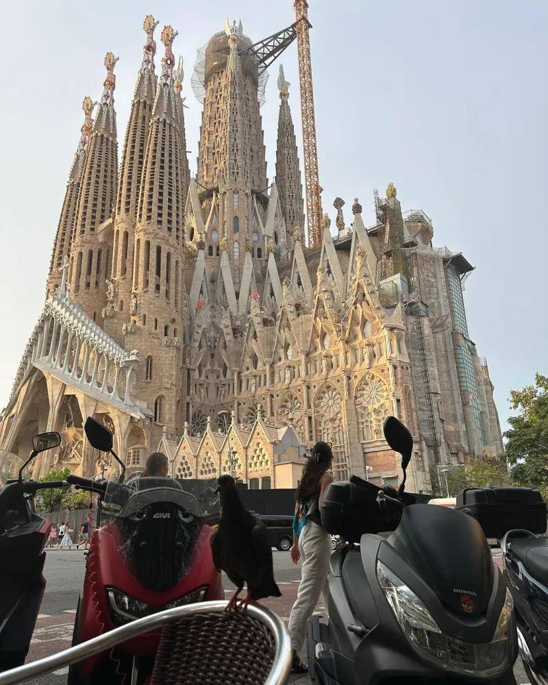 精神小伙！斯科蒂-巴恩斯晒自己在巴塞罗那旅游的照片