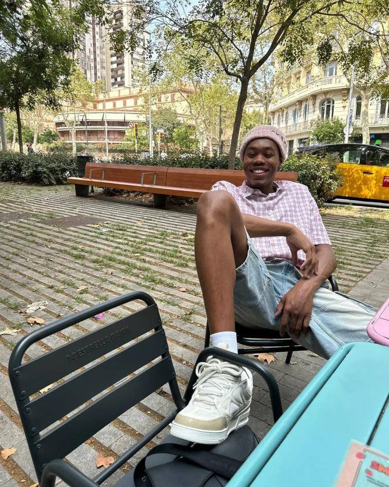 精神小伙！斯科蒂-巴恩斯晒自己在巴塞罗那旅游的照片