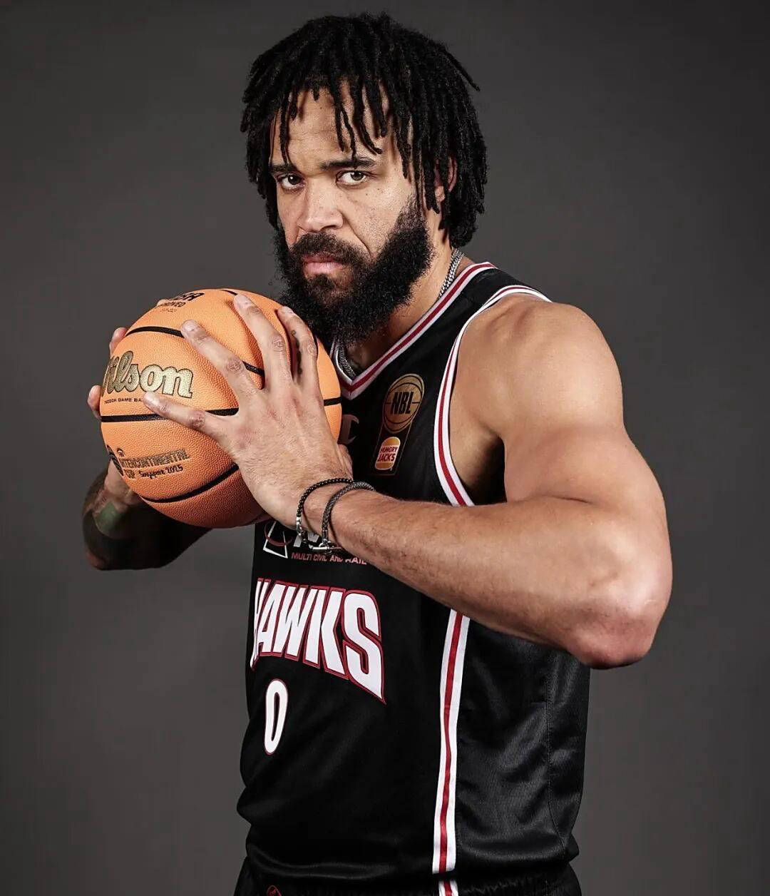 NBL首秀惊艳!前NBA总冠军中锋麦基狂砍32分13篮板3盖帽