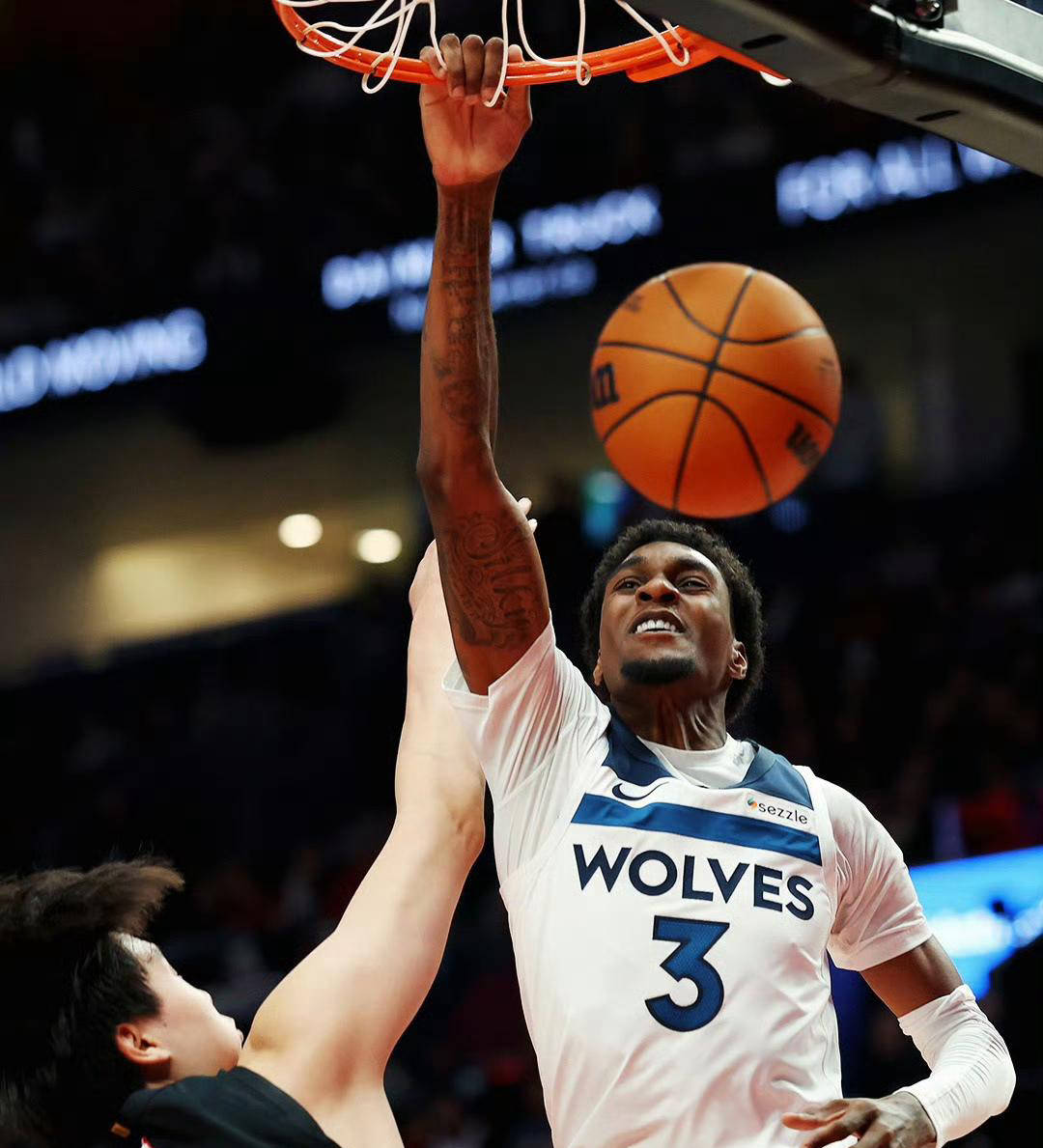 NBA新秀杨瀚森的常规赛初尝挑战之路