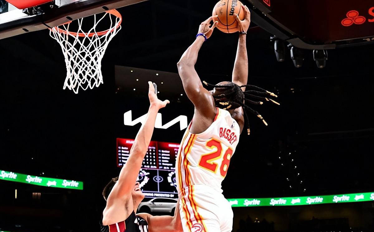 内线新星表现抢眼！前马刺球员闪耀老鹰战绩提升