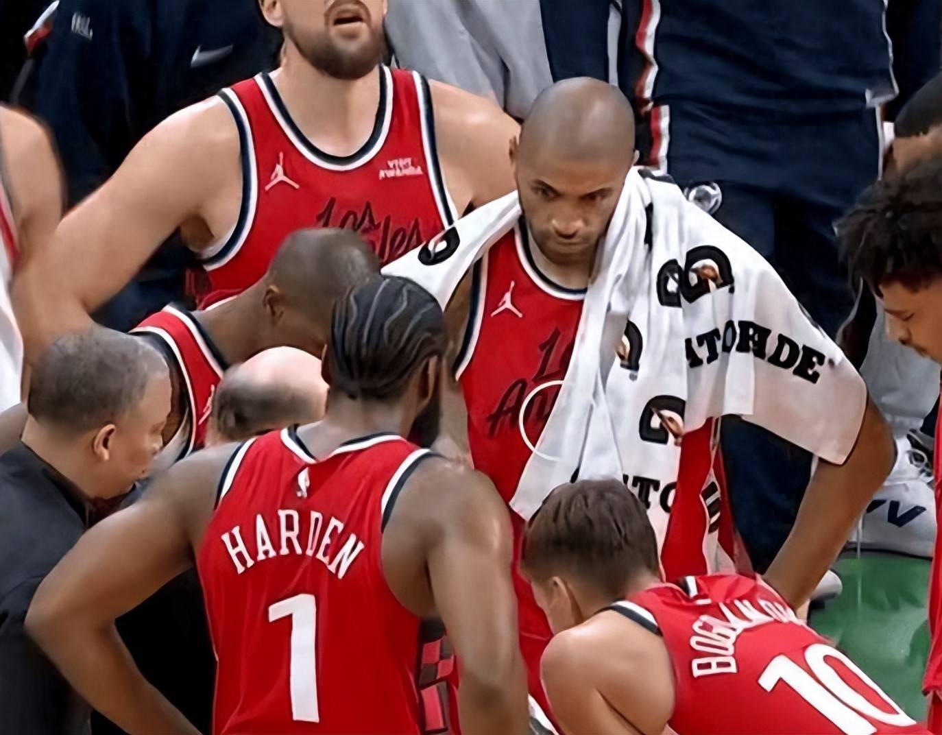 NBA常规赛明天11月18日赛程:快船PK76人,掘金冲击8连胜