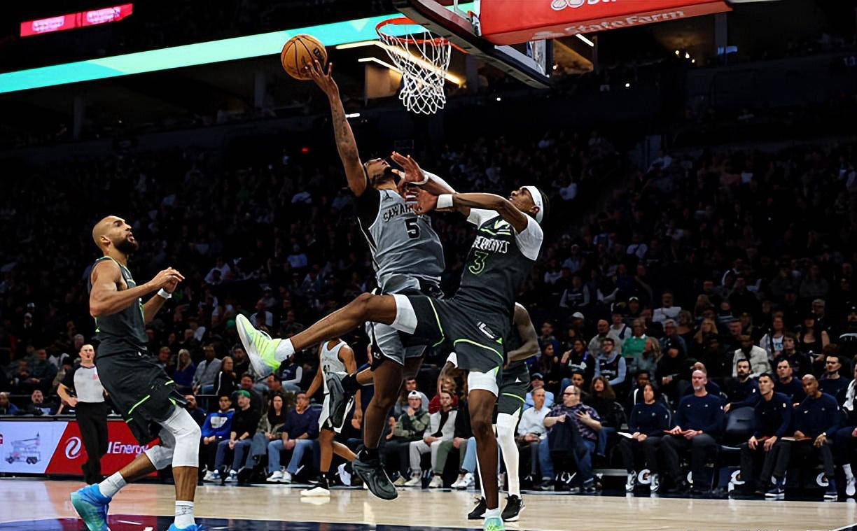 马刺后场新星卡斯尔再现低迷表现,频繁“上头”影响球队战绩