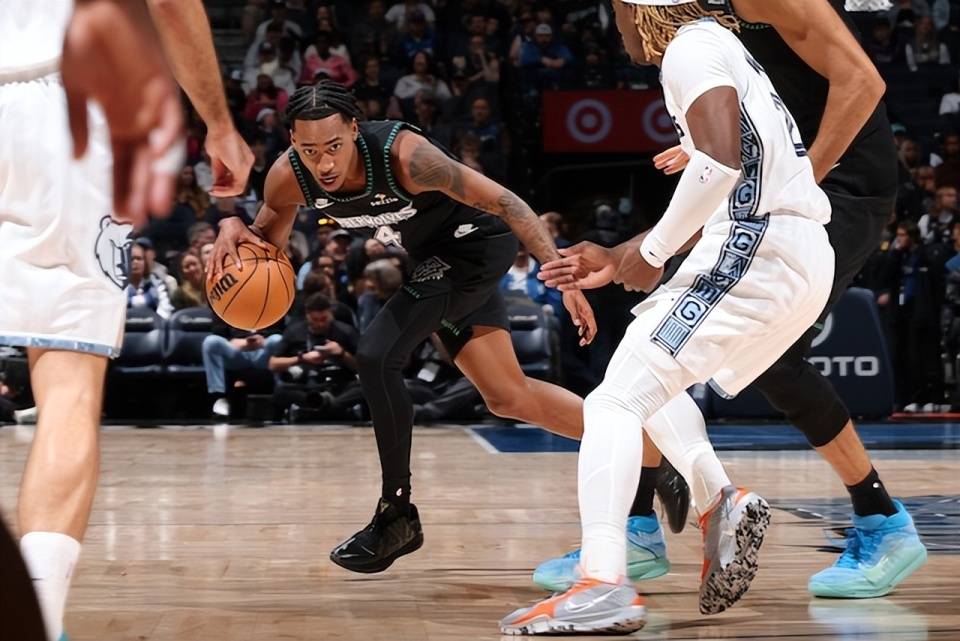 表(biǎo)现一塌糊(hú)涂！森林狼乐透秀看起来完全(quán)适應(yīng)不了(le)NBA的强度？