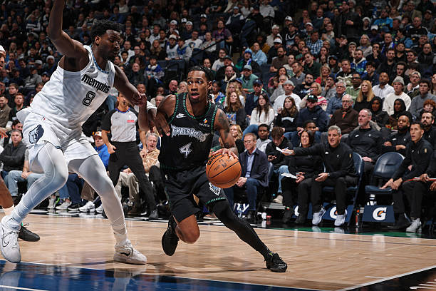 表现一塌糊涂!森林狼乐透秀看起来完全适应不了NBA的强度?