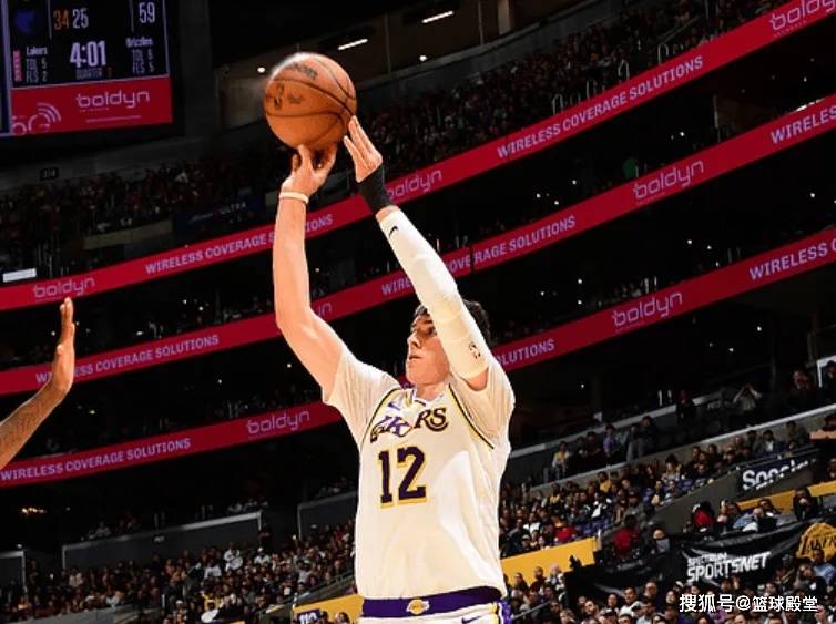 湖人虐篮网3喜1忧！里弗斯复出不错，拉拉维亚回暖，未来魔鬼赛程